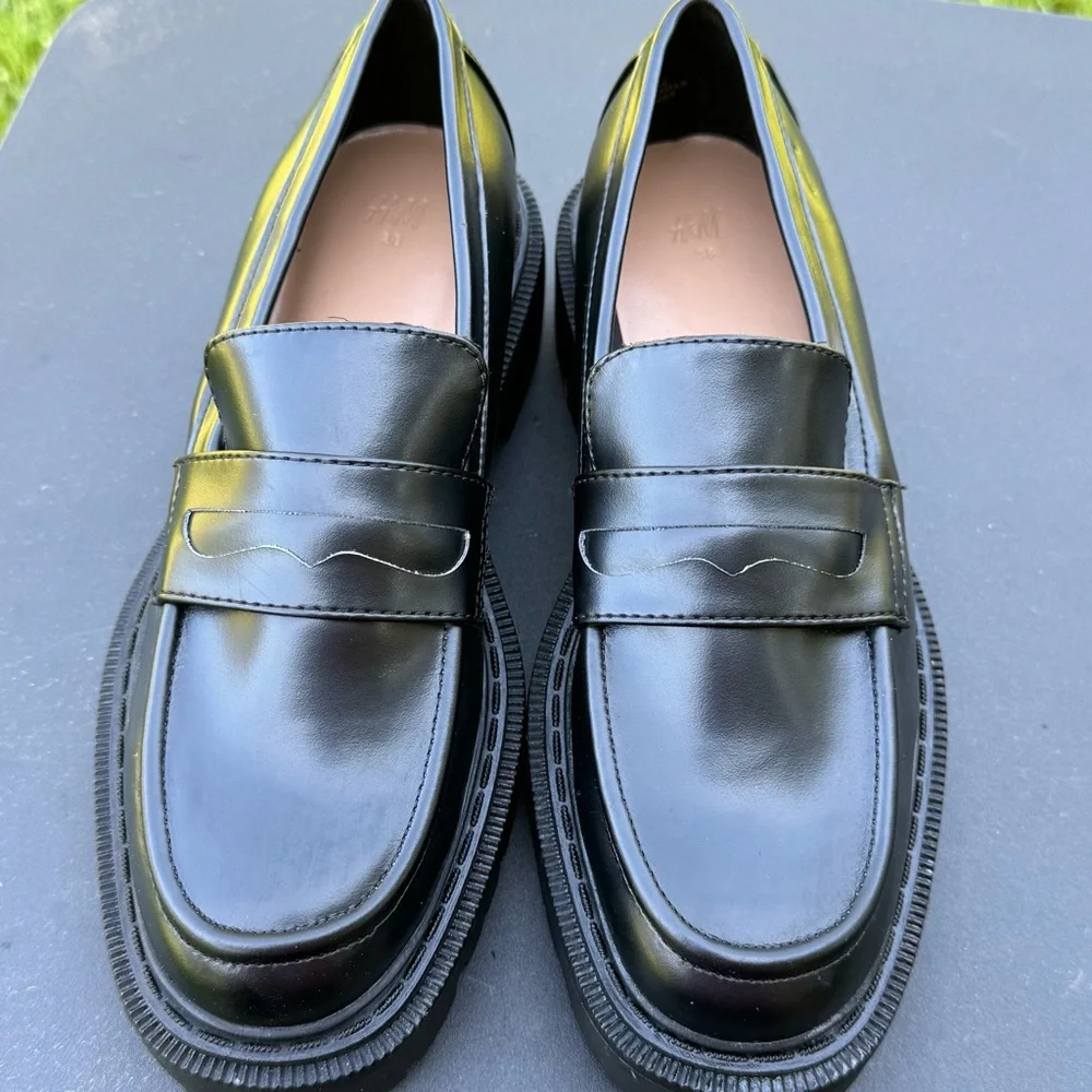 H&M Women’s Penny Loafers Size 38 US 7 Black Glossy Chunky Lug Sole